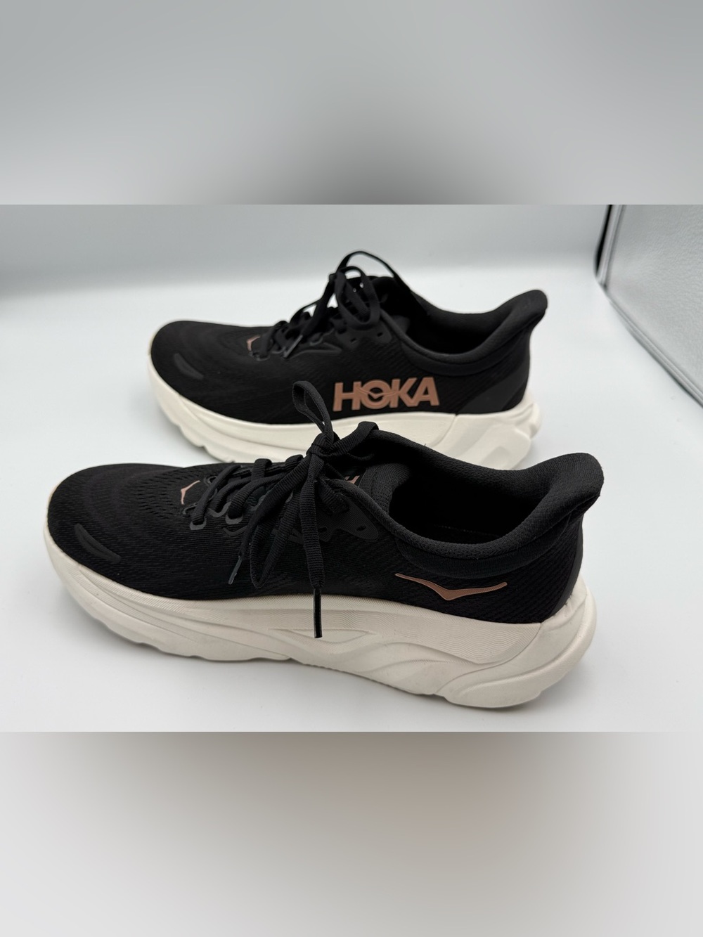 HOKA women’s Black/White Low Top Lace Up Mesh Running Sneaker Rubber Sole